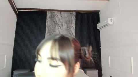 Emily Hendrix online show from March 10, 10:14 pm