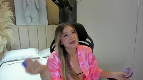 EmilyJhonson online show from April 7, 8:44 pm