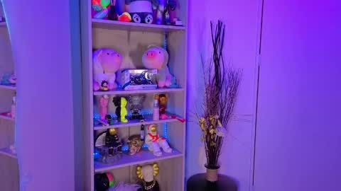 VALEEEN online show from May 11, 3:40 pm
