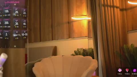 Snapshot of emilyraymont chatting on February 28, 5:59 pm Emily online show from February 28, 5:59 pm