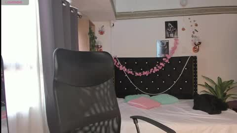 emilyrousex online show from March 9, 4:33 pm