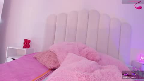 Snapshot of emilyvahos chatting on February 26, 11:54 am EMILY online show from February 26, 11:54 am