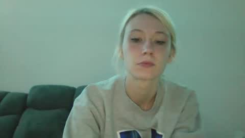 emilywarren296 online show from October 19, 2:30 pm