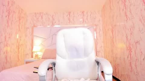 Emily  2200 - 600GMT-5 online show from May 20, 1:57 am