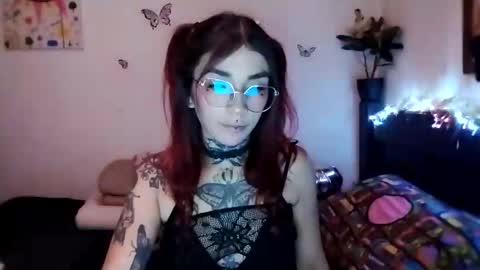 Snapshot of emilywhitee_ chatting on December 20, 1:58 am Valentina independent model online show from December 20, 1:58 am