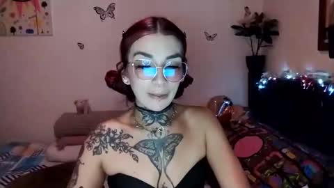 Snapshot of emilywhitee_ chatting on February 1, 2:26 am Valentina independent model online show from February 1, 2:26 am