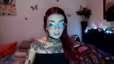 Snapshot of emilywhitee_ chatting on February 3, 2:03 am Valentina independent model online show from February 3, 2:03 am