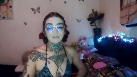 Snapshot of emilywhitee_ chatting on February 28, 2:53 am Valentina independent model online show from February 28, 2:53 am
