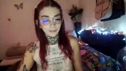 Snapshot of emilywhitee_ chatting on February 24, 2:17 am Valentina independent model online show from February 24, 2:17 am