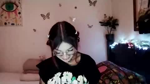Snapshot of emilywhitee_ chatting on December 11, 2:52 am Valentina independent model online show from December 11, 2:52 am