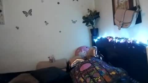 Snapshot of emilywhitee_ chatting on September 12, 3:40 am Valentina independent model online show from September 12, 3:40 am