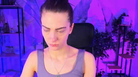 Snapshot of emilywiled chatting on February 9, 9:05 am Emily online show from February 9, 9:05 am