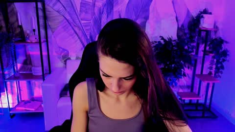 Snapshot of emilywiled chatting on December 15, 6:18 am Emily online show from December 15, 6:18 am
