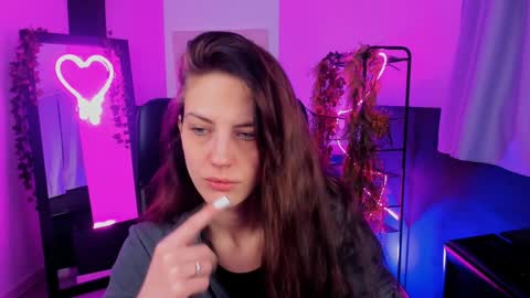 Snapshot of emilywiled chatting on January 3, 8:21 am Emily online show from January 3, 8:21 am
