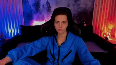 Snapshot of emilywiled chatting on December 19, 8:24 am Emily online show from December 19, 8:24 am