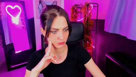 Snapshot of emilywiled chatting on December 13, 11:23 am Emily online show from December 13, 11:23 am