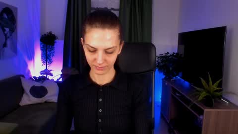 Snapshot of emilywiled chatting on January 5, 9:37 am Emily online show from January 5, 9:37 am
