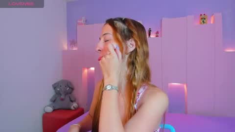 emilywilliis online show from April 1, 11:55 am