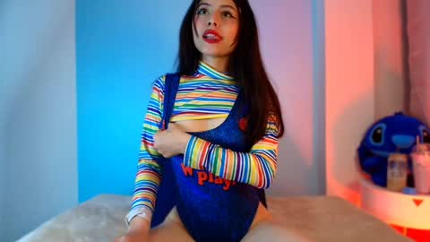 Snapshot of emilywithe_ chatting on February 8, 4:25 am online show from February 8, 4:25 am