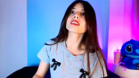 Snapshot of emilywithe_ chatting on March 1, 3:43 am online show from March 1, 3:43 am