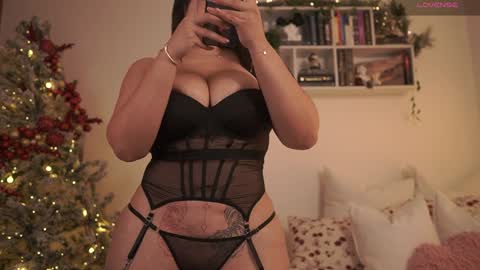 IG thickemmsss online show from December 20, 7:07 pm