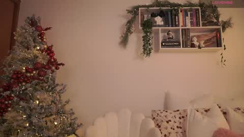 IG thickemmsss online show from December 23, 7:52 pm