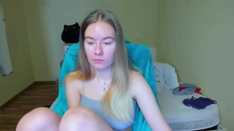 Snapshot of emilyy____ chatting on February 28, 9:58 am Emily online show from February 28, 9:58 am