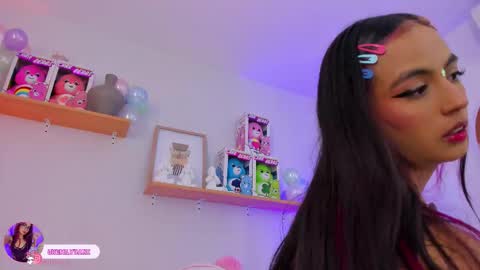 Emily Bank online show from November 19, 7:47 pm