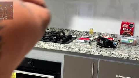 emilyy_cooperr online show from May 8, 1:58 pm