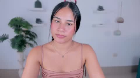 emilyy_kim online show from February 23, 7:02 pm