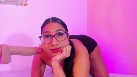 emilyy_walker online show from May 6, 12:53 pm