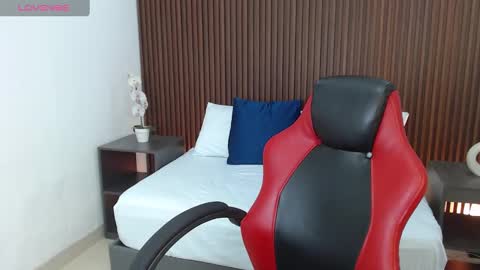 Emma online show from December 4, 12:25 pm