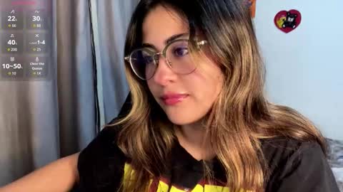 Snapshot of emma__bell_ chatting on October 1, 10:48 pm Emma Is here online show from October 1, 10:48 pm