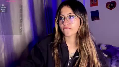 Snapshot of emma__bell_ chatting on September 17, 1:25 am Emma Is here online show from September 17, 1:25 am