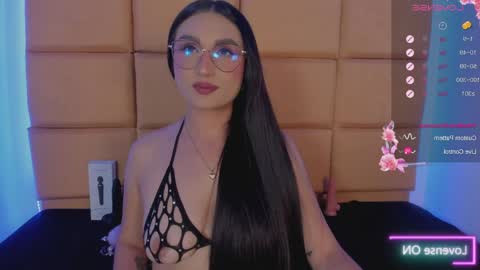 emma__js_ online show from May 20, 9:01 pm