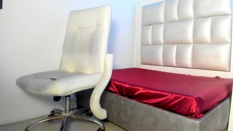 emma__js_ online show from January 15, 11:49 am