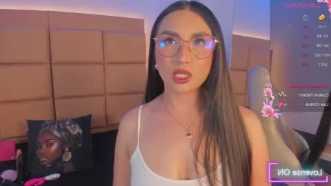 emma__js_ online show from May 18, 8:26 pm