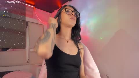 emma__js_ online show from May 7, 6:06 am