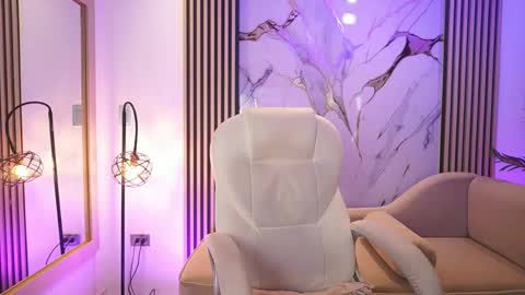 emma__walkerr_ online show from May 12, 7:09 pm