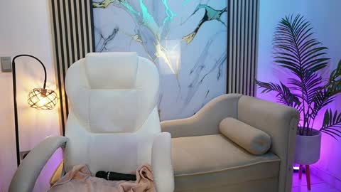 emma__walkerr_ online show from April 9, 7:08 pm