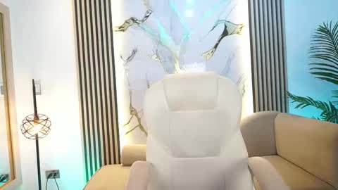 emma__walkerr_ online show from May 5, 7:17 pm