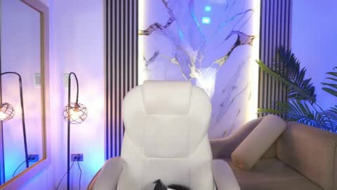 emma__walkerr_ online show from May 13, 7:19 pm