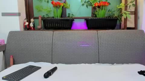 emma_ayala online show from May 1, 9:40 pm