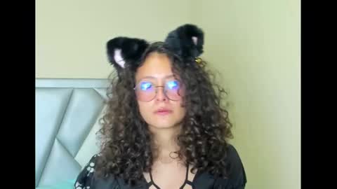 Snapshot of emma_belle02 chatting on October 14, 9:50 pm Emma online show from October 14, 9:50 pm
