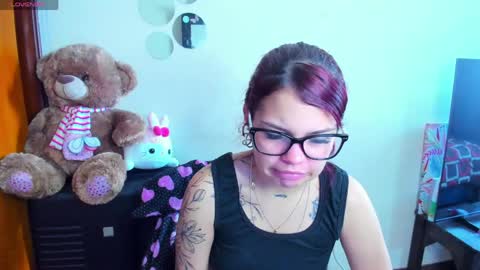emma_boo_ online show from May 6, 6:45 pm