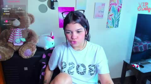 emma_boo_ online show from May 25, 5:45 pm