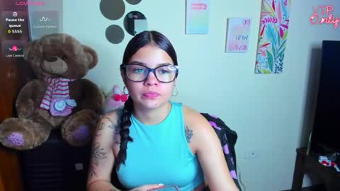 emma_boo_ online show from May 18, 2:56 pm