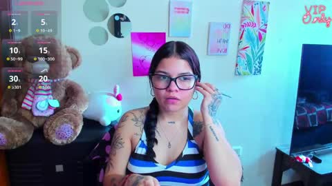emma_boo_ online show from May 23, 5:11 pm