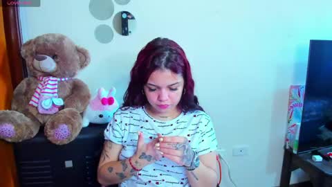 emma_boo_ online show from May 10, 3:14 pm