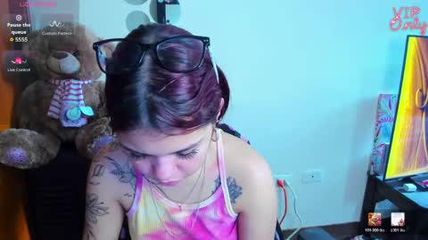 emma_boo_ online show from May 13, 5:19 pm